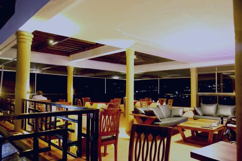 Restaurant/places to eat, Banquet/Function facilities, Seating area