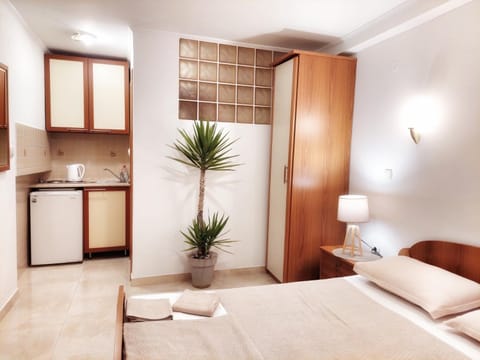 Bed, Kitchen or kitchenette, Photo of the whole room