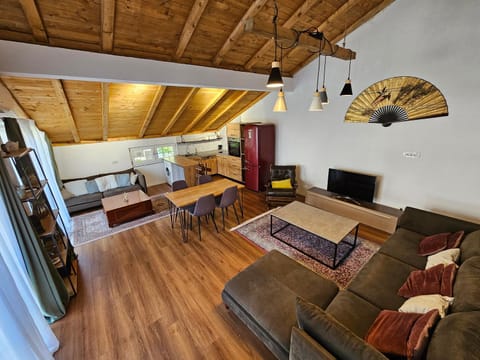 Communal lounge/ TV room, TV and multimedia, Living room, Seating area