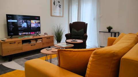 TV and multimedia, Living room, Seating area