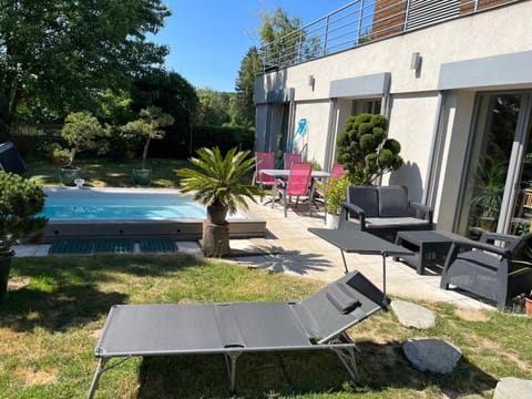 Garden, Hot Tub, Seating area, Pool view, Swimming pool, sunbed