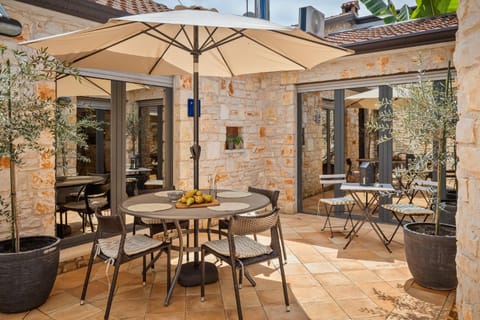 Patio, Day, Seating area