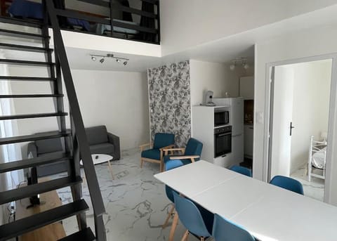 Living room, Seating area, Dining area, pet friendly