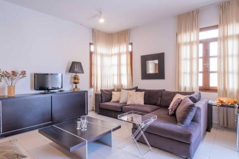 Communal lounge/ TV room, TV and multimedia, Living room, Evening entertainment