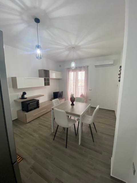 Living room, Seating area, Dining area, air conditioner