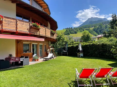 Natural landscape, Garden, Garden view, Mountain view, sunbed