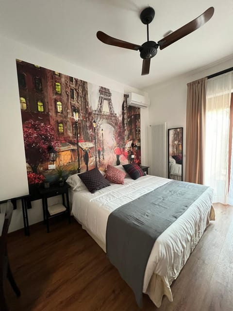 Bed, Photo of the whole room, Bedroom, fireplace