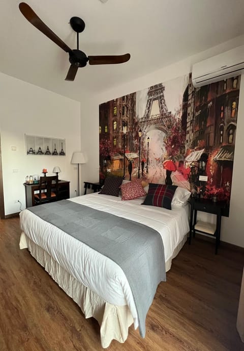 Bed, Photo of the whole room, Bedroom, fireplace