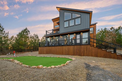 Property building, Golfcourse, Minigolf