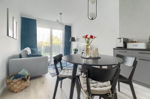 Nadmorski Apartament z dostępem do basenu, sauny, jacuzzi i ogródkiem przy plaży 114 Rezydencja Niechorze Apartment in West Pomeranian Voivodeship, Poland