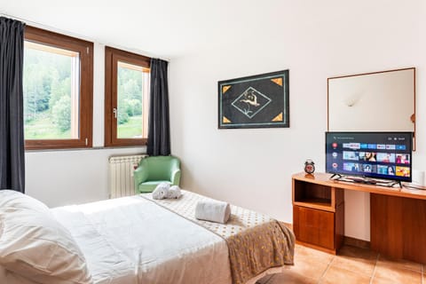 Bed, TV and multimedia, internet