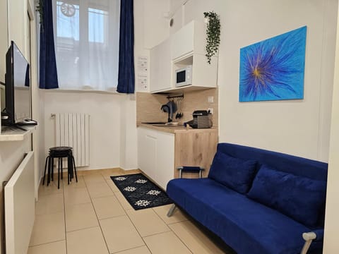 TV and multimedia, Kitchen or kitchenette, Living room, Seating area, minibar