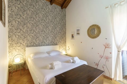 Bed, Photo of the whole room, Bedroom, towels, air conditioner