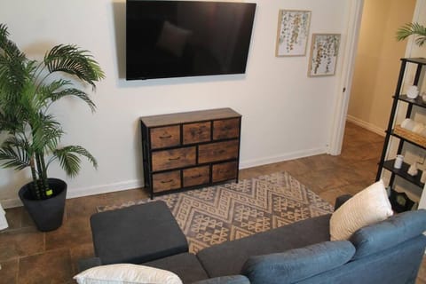 Discounted Cozy Home with Modern Amenities Apartment in Jackson