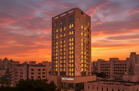 Property building, View (from property/room), City view, City view, Landmark view, Location