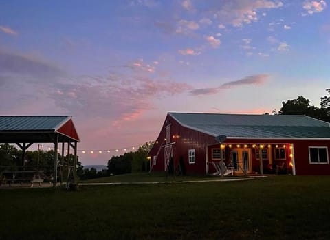 The Presidential Barndominium in the Stable at Bear Mountain Apartment in Carroll County