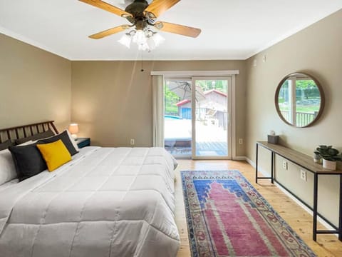 Bed, Photo of the whole room, Bedroom, fireplace