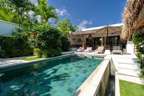 Villa Ruta II - Luxury 2BR tropical villa next to Luna BC and Nyanyi beach Villa in Kediri