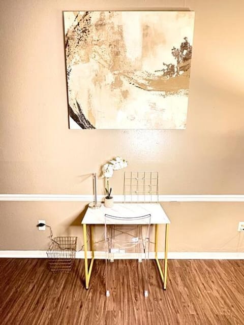 Short Walk to JSU Stadium, Hospitals, and Bars in Fondren Apartment in Flowood