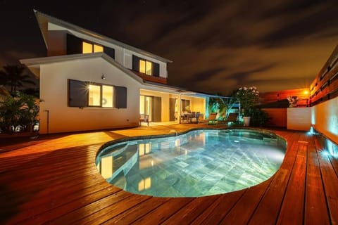 Property building, Night, Pool view, Swimming pool, sunbed