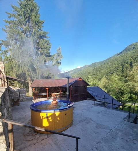 Day, Natural landscape, BBQ facilities, Hot Tub, Hot Tub, Balcony/Terrace, Mountain view, Pool view, Swimming pool