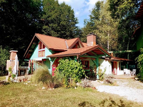 Property building, Facade/entrance, Day, Garden, Entertainment