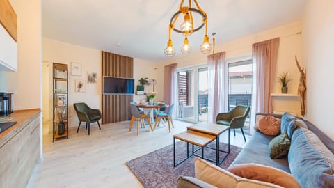 TV and multimedia, Kitchen or kitchenette, Living room, Seating area, Dining area