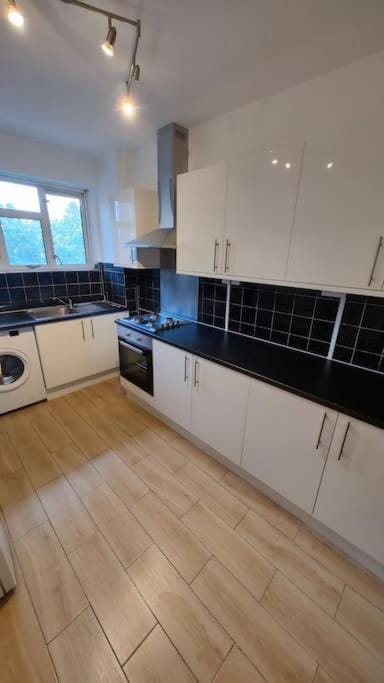 Kitchen or kitchenette, minibar, pet friendly, stove