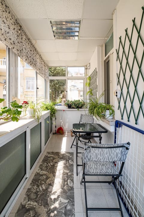 Patio, Day, Balcony/Terrace, Seating area