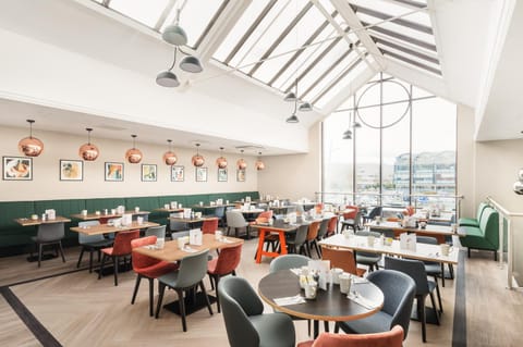 Restaurant/places to eat, Lounge or bar, Food and drinks, Banquet/Function facilities, Dining area, Food, Lunch, Dinner, Drinks, Alcoholic drinks, Non alcoholic drinks