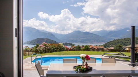 Lake view, Swimming pool