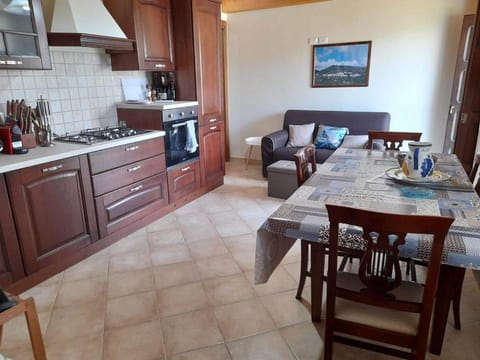 Kitchen or kitchenette, Living room, Seating area, Dining area, oven, stove
