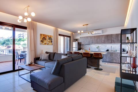 Kitchen or kitchenette, Living room, Seating area, Dining area