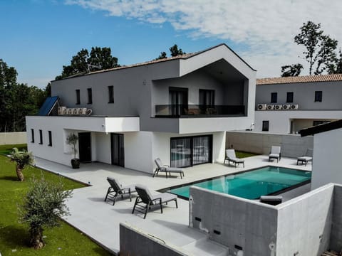 Property building, Swimming pool