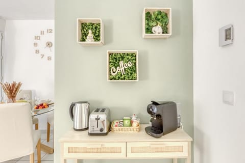 Coffee/tea facilities, Kitchen or kitchenette