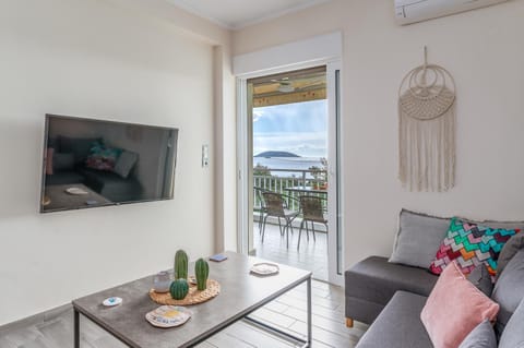 TV and multimedia, View (from property/room), Balcony/Terrace, Living room, Seating area, Dining area, Sea view