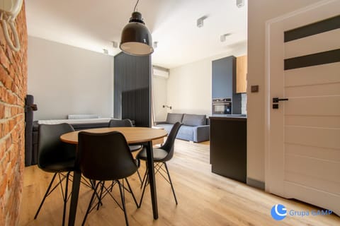 Bed, Dining area