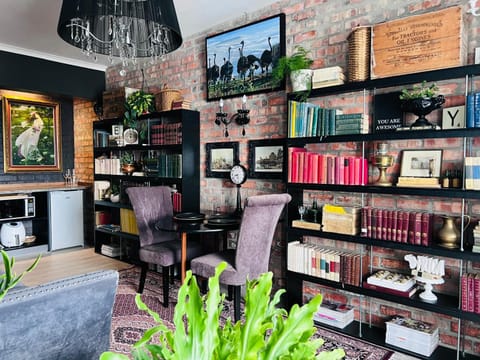 Library, Living room, Seating area