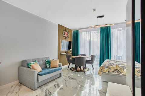 Bed, TV and multimedia, Photo of the whole room