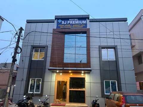 Property building, Text overlay, Location