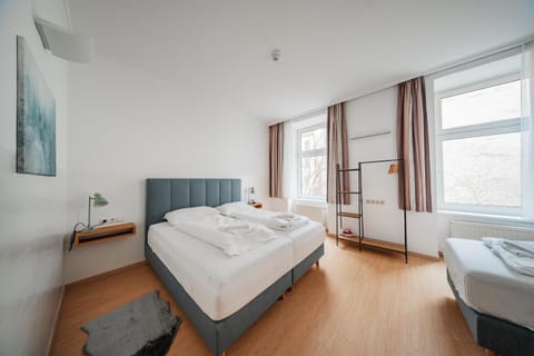 Bed, Bedroom, towels
