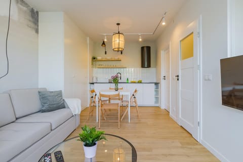 Bed, Living room, Seating area, Dining area