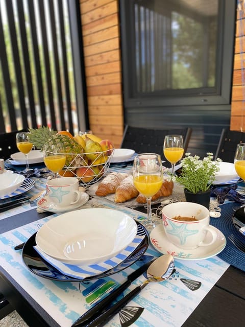 Balcony/Terrace, Food and drinks