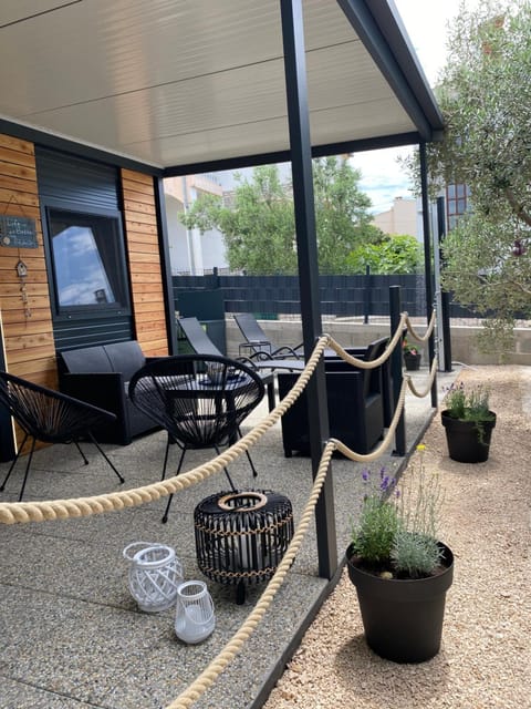 Day, Balcony/Terrace, Balcony/Terrace, Living room, Seating area