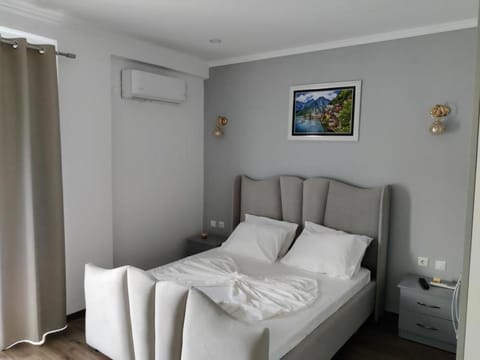Bed, Photo of the whole room, Bedroom, towels, air conditioner