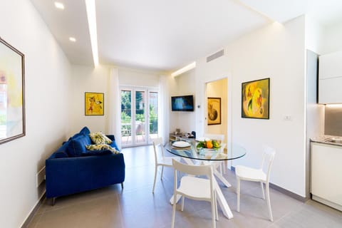 TV and multimedia, Kitchen or kitchenette, Living room, Dining area