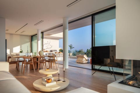 TV and multimedia, Living room, Seating area, Dining area, flat iron