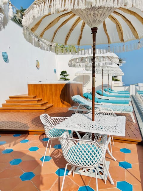 Balcony/Terrace, Pool view, sunbed