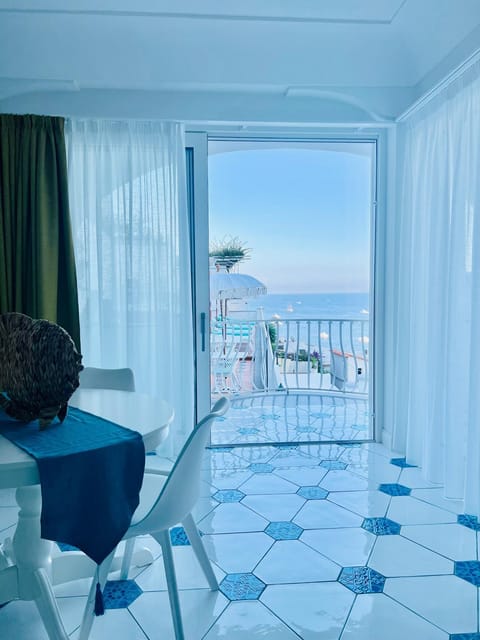 Natural landscape, Balcony/Terrace, Living room, Bedroom, Sea view