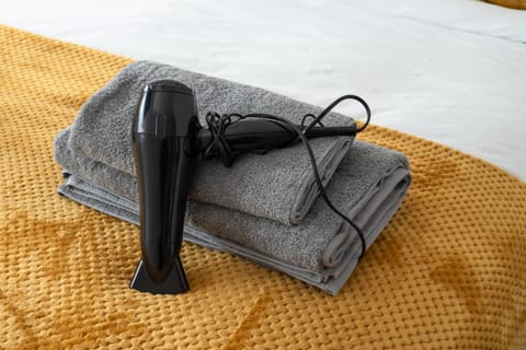 Deluxe 2 bed, 2 bathroom Milton Keynes apartment within walking distance to train station and City centre. Apartment in Milton Keynes